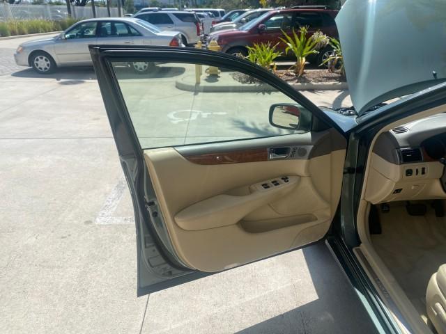 used 2005 Lexus ES 330 car, priced at $13,900