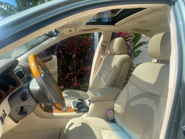 used 2005 Lexus ES 330 car, priced at $13,900