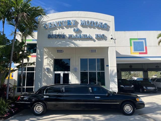 used 1999 Lincoln Town Car car, priced at $8,900