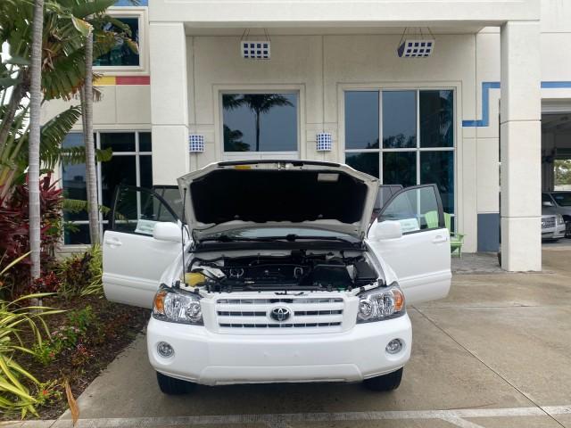 used 2006 Toyota Highlander car, priced at $14,900