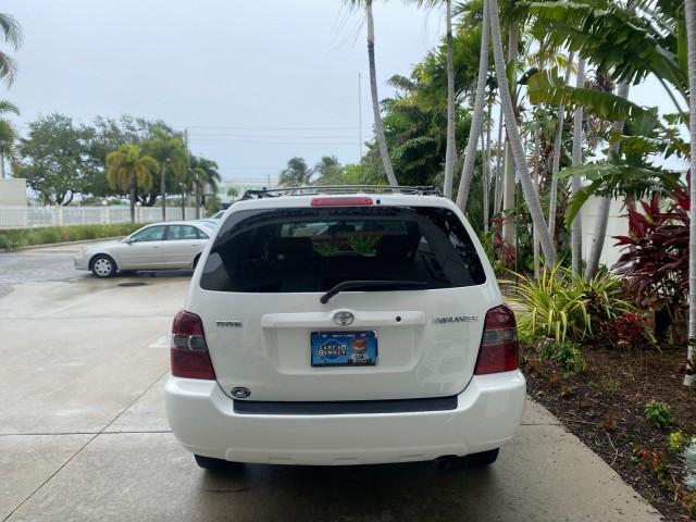 used 2006 Toyota Highlander car, priced at $14,900