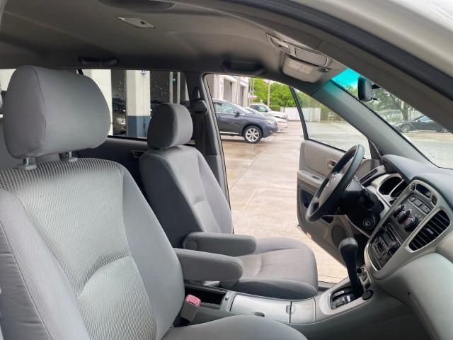 used 2006 Toyota Highlander car, priced at $14,900