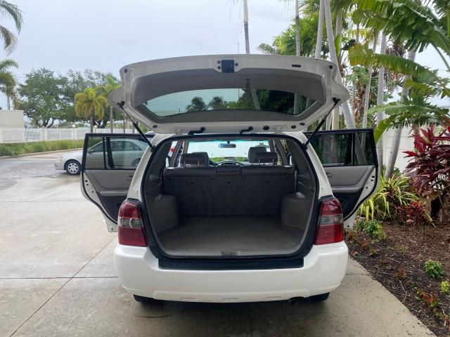 used 2006 Toyota Highlander car, priced at $14,900