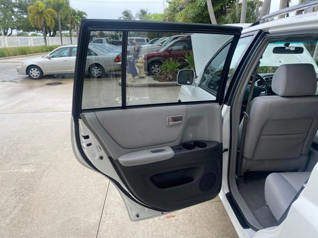used 2006 Toyota Highlander car, priced at $14,900