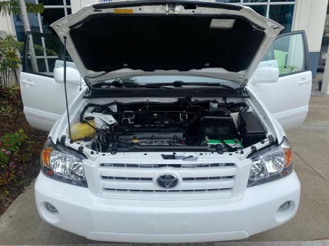 used 2006 Toyota Highlander car, priced at $14,900