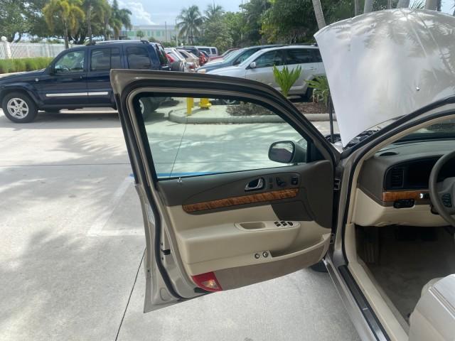 used 2002 Lincoln Continental car, priced at $9,500