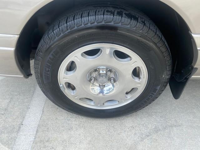 used 2002 Lincoln Continental car, priced at $9,500