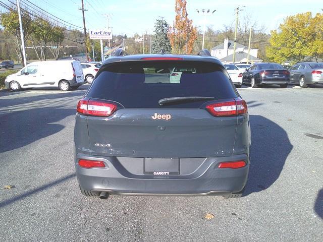 used 2016 Jeep Cherokee car, priced at $10,400