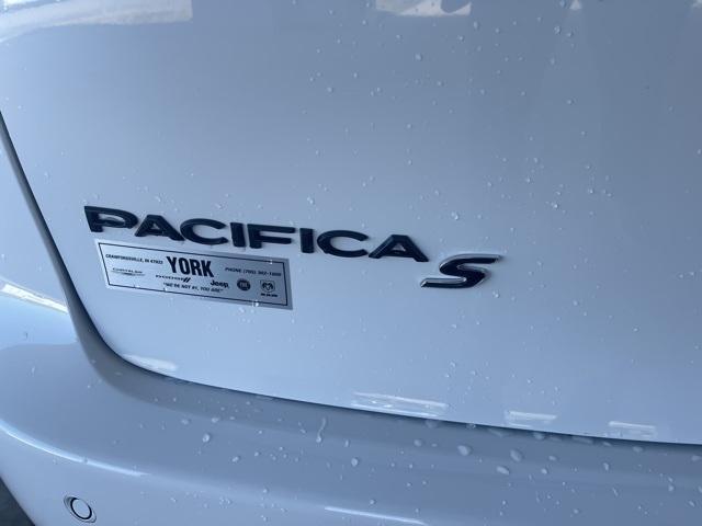 new 2024 Chrysler Pacifica car, priced at $47,824