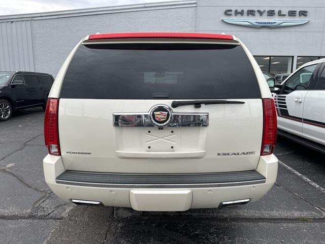 used 2014 Cadillac Escalade ESV car, priced at $20,555