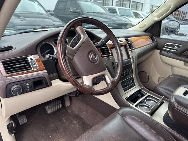 used 2014 Cadillac Escalade ESV car, priced at $20,555