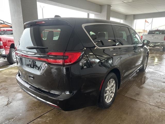 new 2025 Chrysler Pacifica car, priced at $44,320