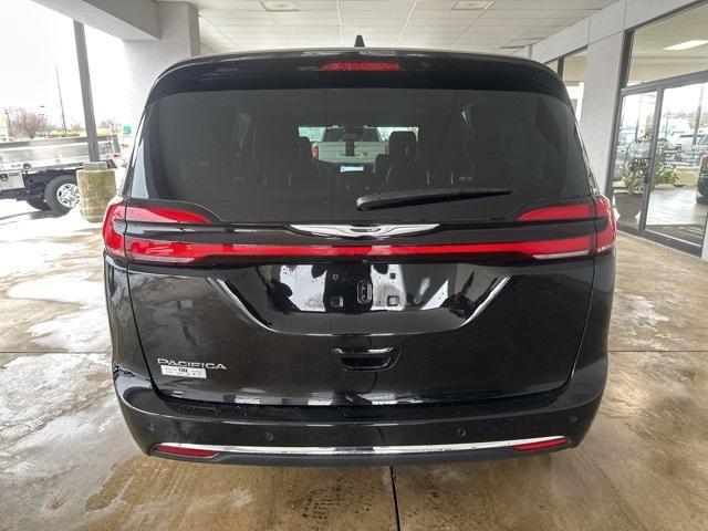 new 2025 Chrysler Pacifica car, priced at $44,320