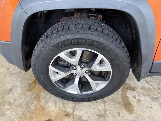 used 2015 Jeep Cherokee car, priced at $13,250