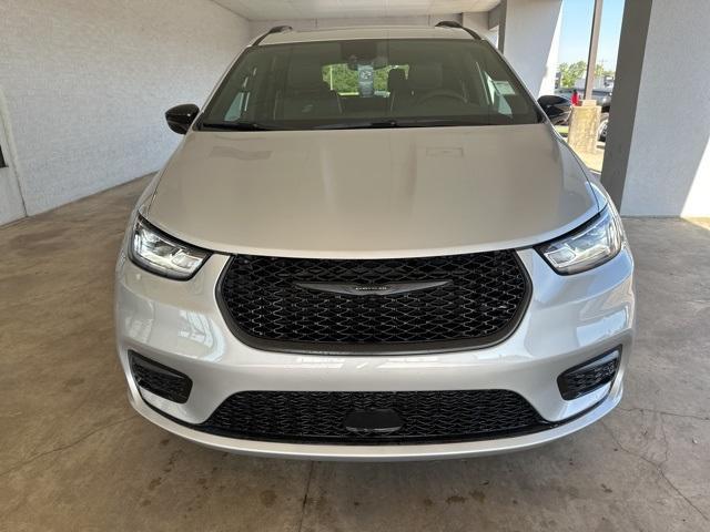 new 2024 Chrysler Pacifica car, priced at $46,118