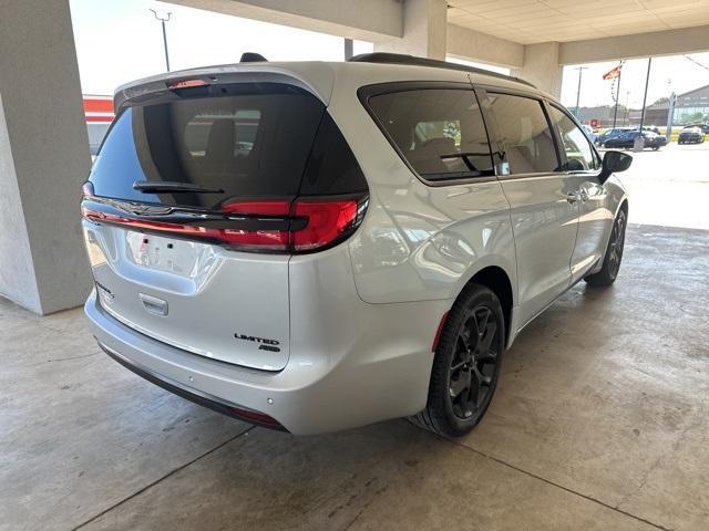 new 2024 Chrysler Pacifica car, priced at $46,118