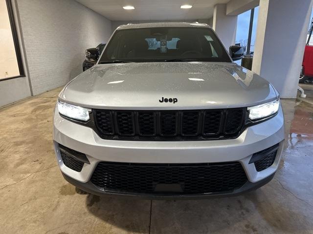 new 2025 Jeep Grand Cherokee car, priced at $45,675