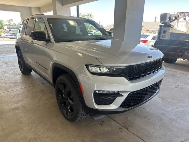 new 2024 Jeep Grand Cherokee car, priced at $51,431