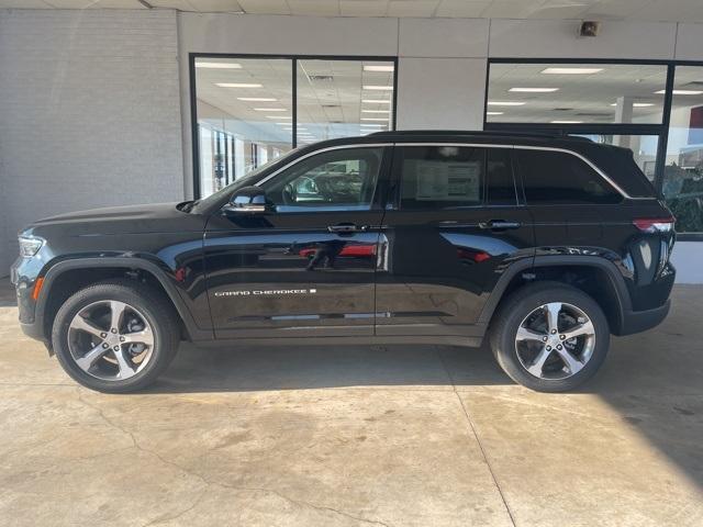 new 2024 Jeep Grand Cherokee car, priced at $48,000