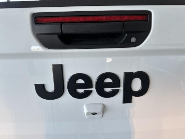 new 2024 Jeep Gladiator car, priced at $48,578