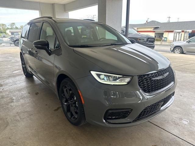 new 2025 Chrysler Pacifica car, priced at $50,540