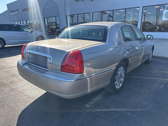 used 2010 Lincoln Town Car car, priced at $13,995