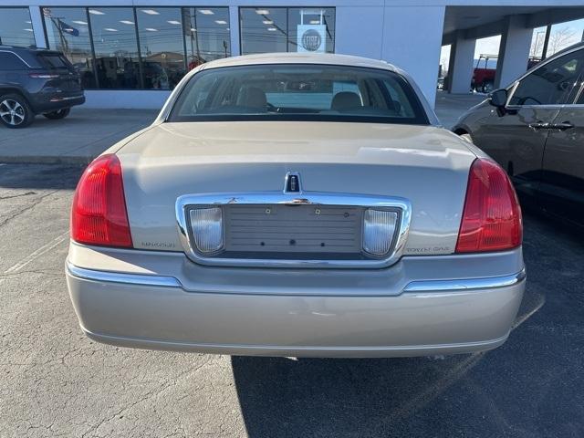 used 2010 Lincoln Town Car car, priced at $13,995