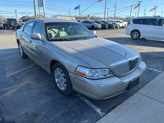 used 2010 Lincoln Town Car car, priced at $13,995