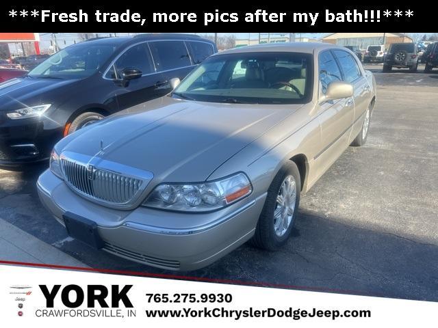 used 2010 Lincoln Town Car car, priced at $13,995