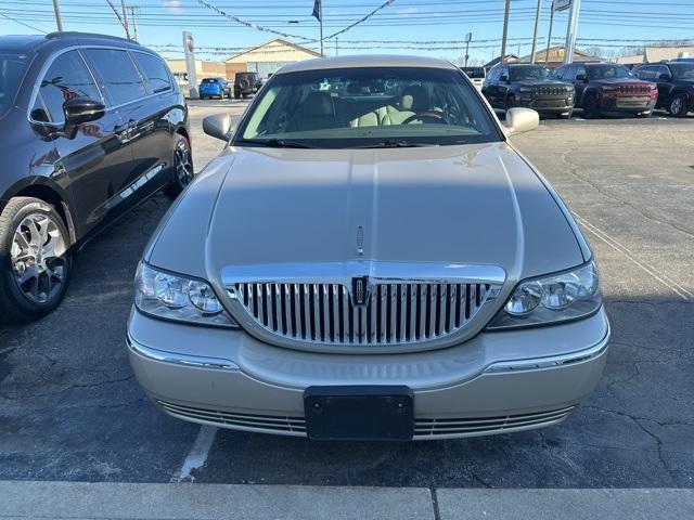 used 2010 Lincoln Town Car car, priced at $13,995