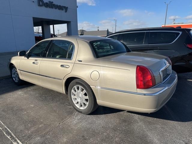 used 2010 Lincoln Town Car car, priced at $13,995