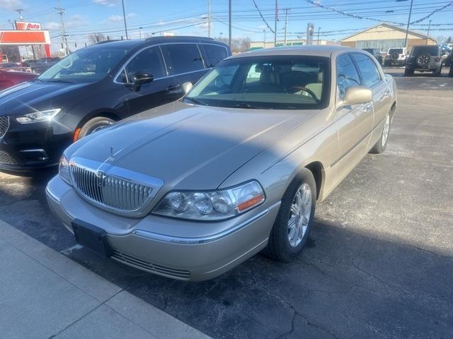 used 2010 Lincoln Town Car car, priced at $13,995