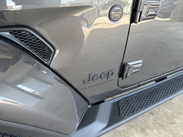 new 2024 Jeep Gladiator car, priced at $52,140