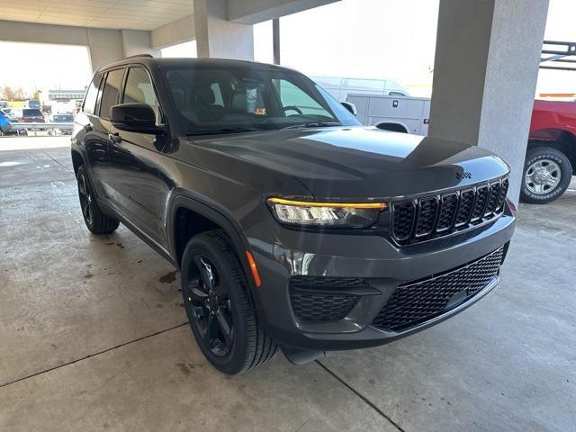 new 2025 Jeep Grand Cherokee car, priced at $45,500