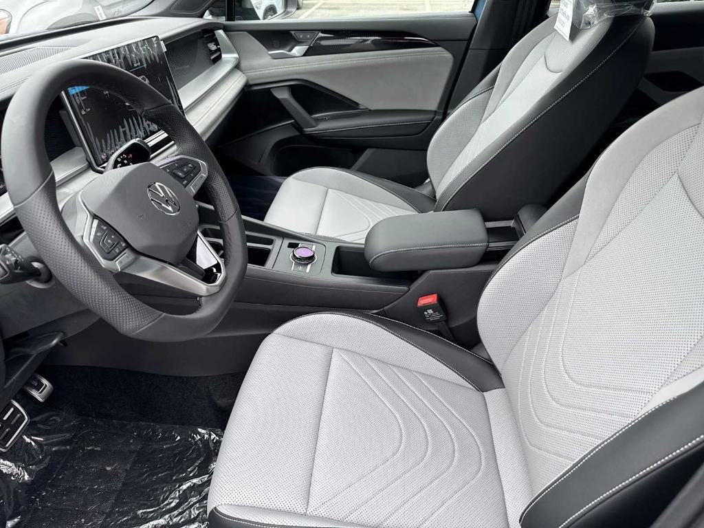 new 2025 Volkswagen Tiguan car, priced at $37,592