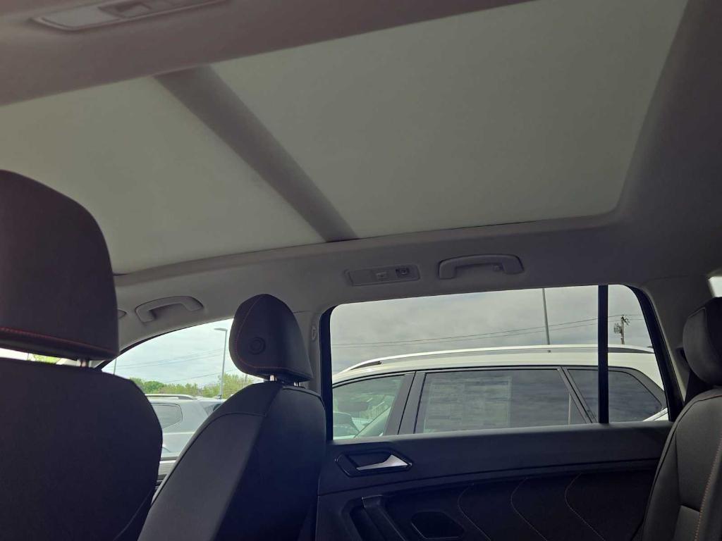 new 2024 Volkswagen Tiguan car, priced at $32,533