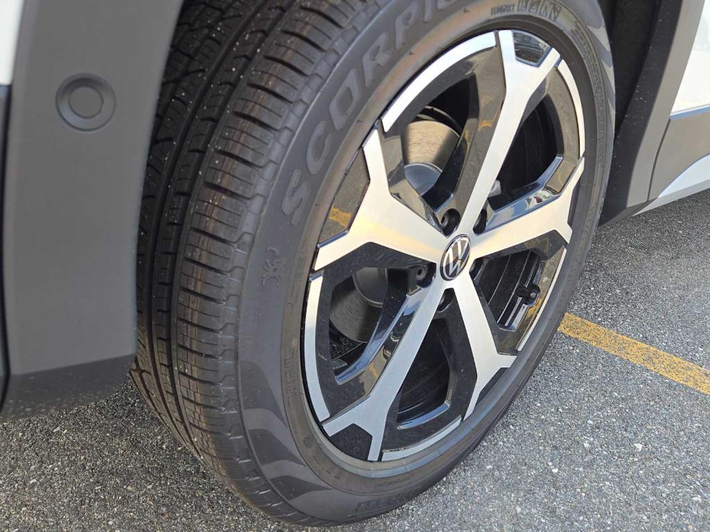 new 2025 Volkswagen Tiguan car, priced at $33,039