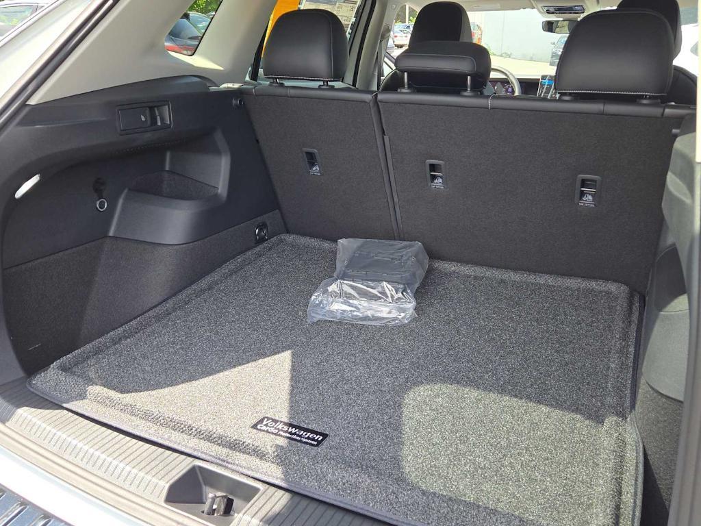 new 2025 Volkswagen Tiguan car, priced at $33,039