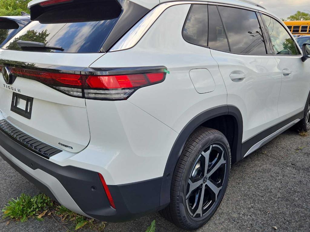 new 2025 Volkswagen Tiguan car, priced at $35,262