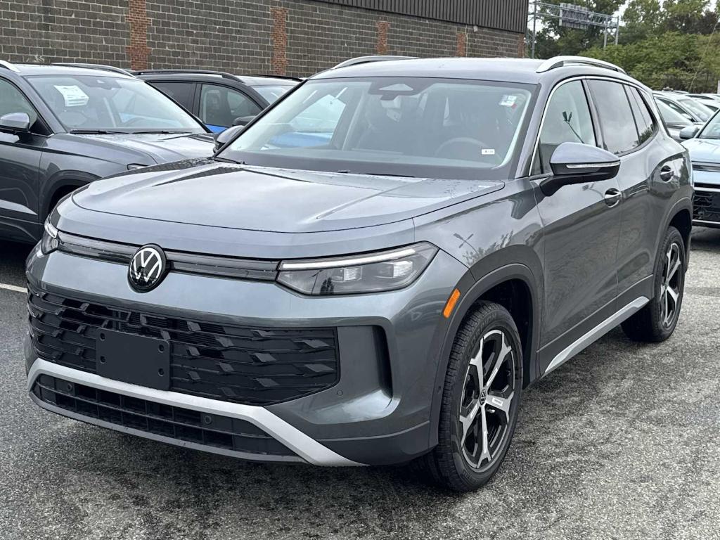 new 2025 Volkswagen Tiguan car, priced at $33,998