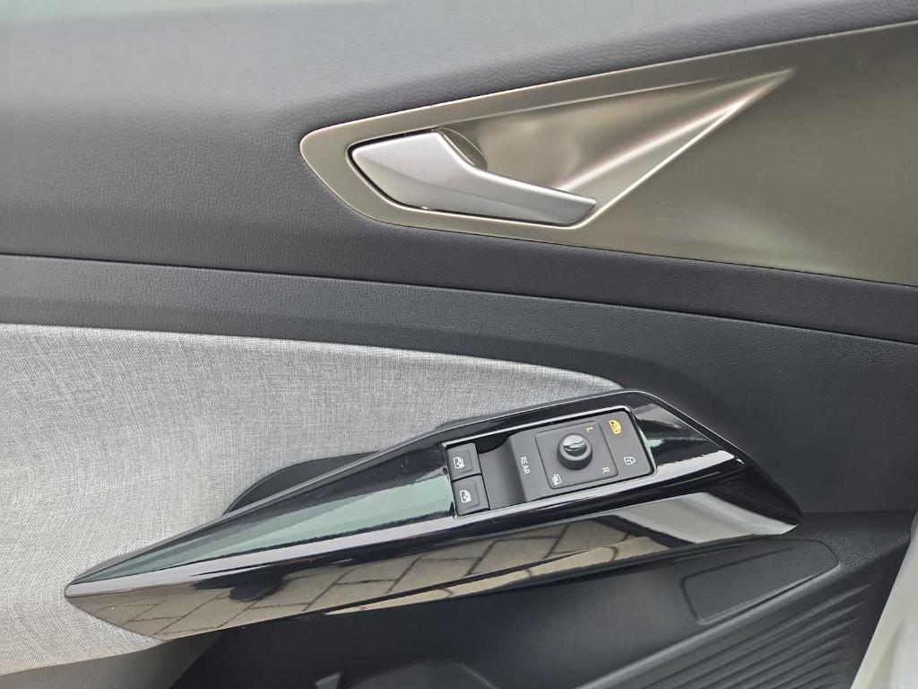 new 2025 Volkswagen ID.4 car, priced at $51,576
