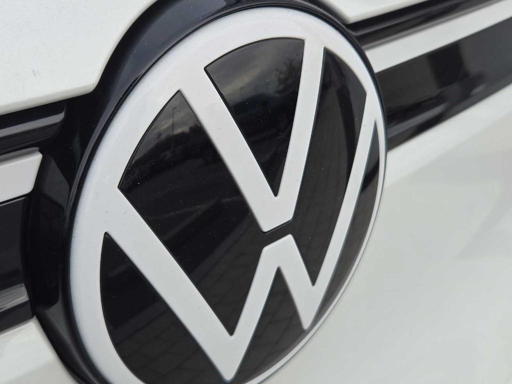 new 2025 Volkswagen ID.4 car, priced at $51,576