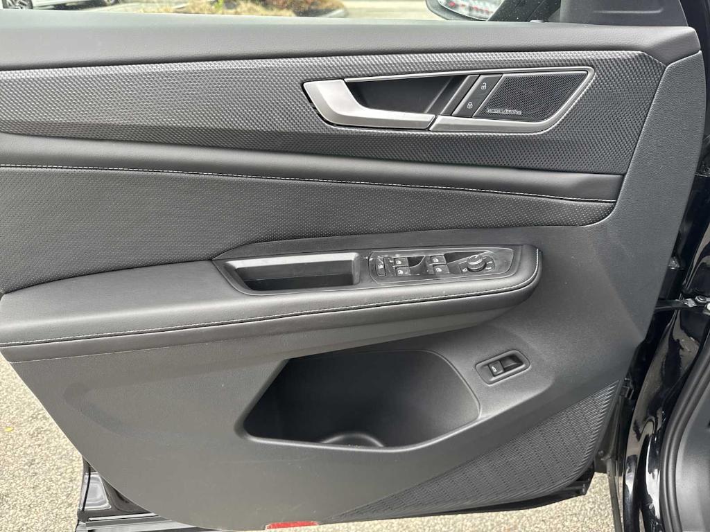 new 2026 Volkswagen Atlas Cross Sport car, priced at $53,300