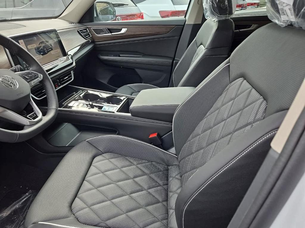 new 2025 Volkswagen Atlas car, priced at $51,848