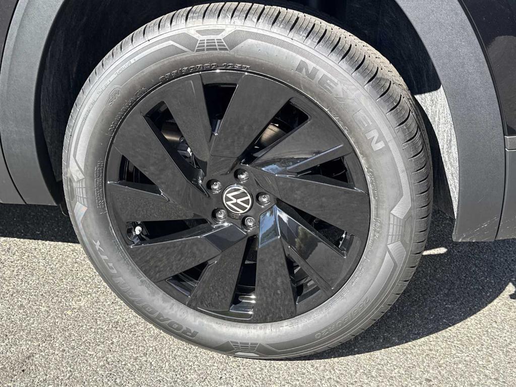 new 2026 Volkswagen Atlas Cross Sport car, priced at $46,141