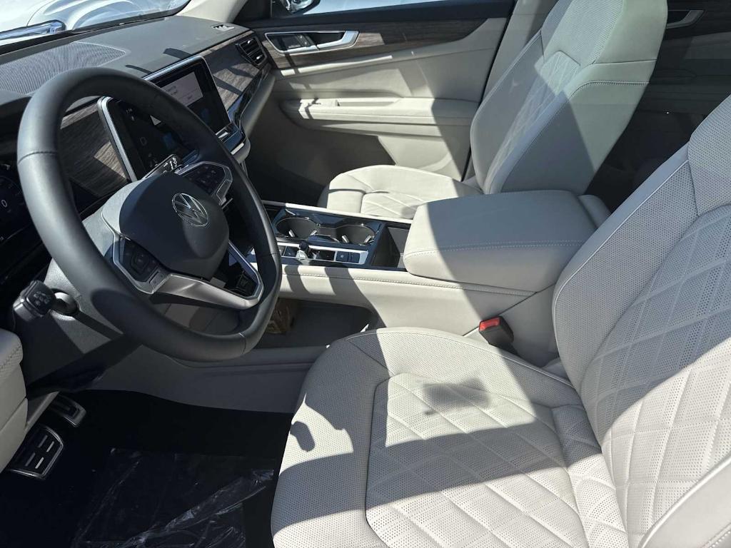 new 2025 Volkswagen Atlas car, priced at $52,238