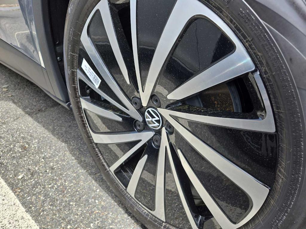 new 2025 Volkswagen ID.4 car, priced at $40,804