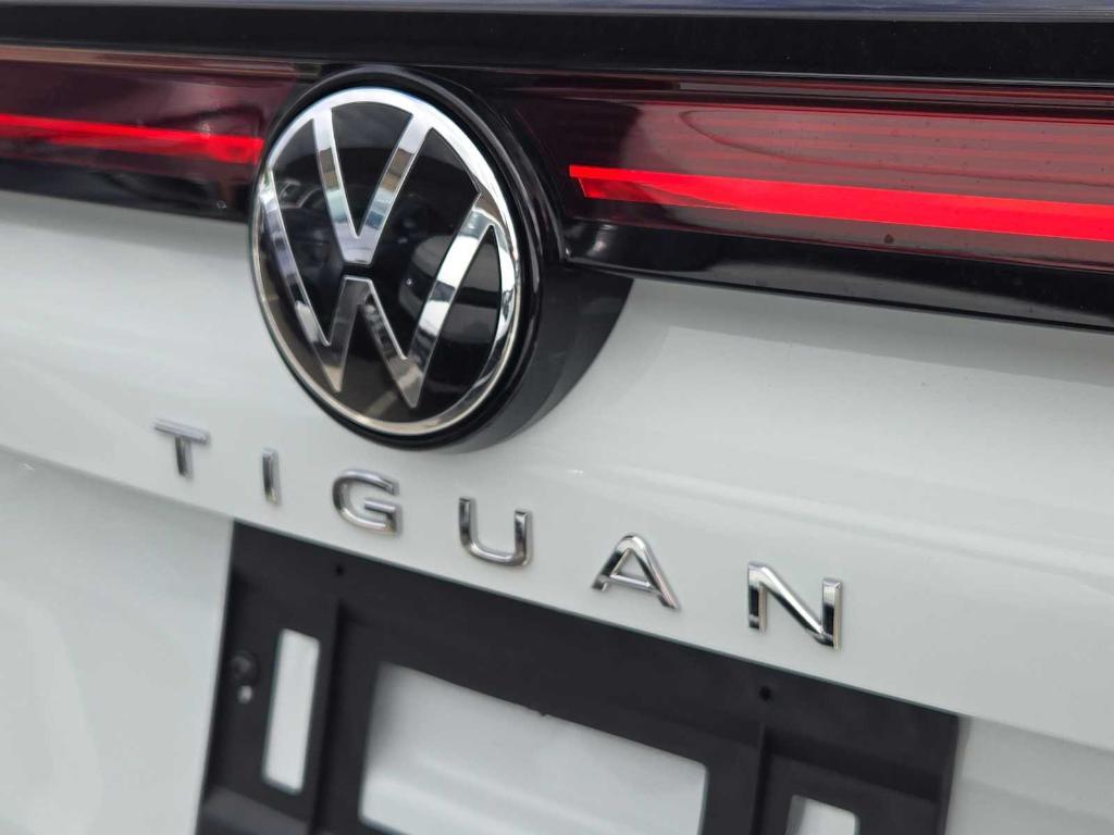new 2025 Volkswagen Tiguan car, priced at $33,987
