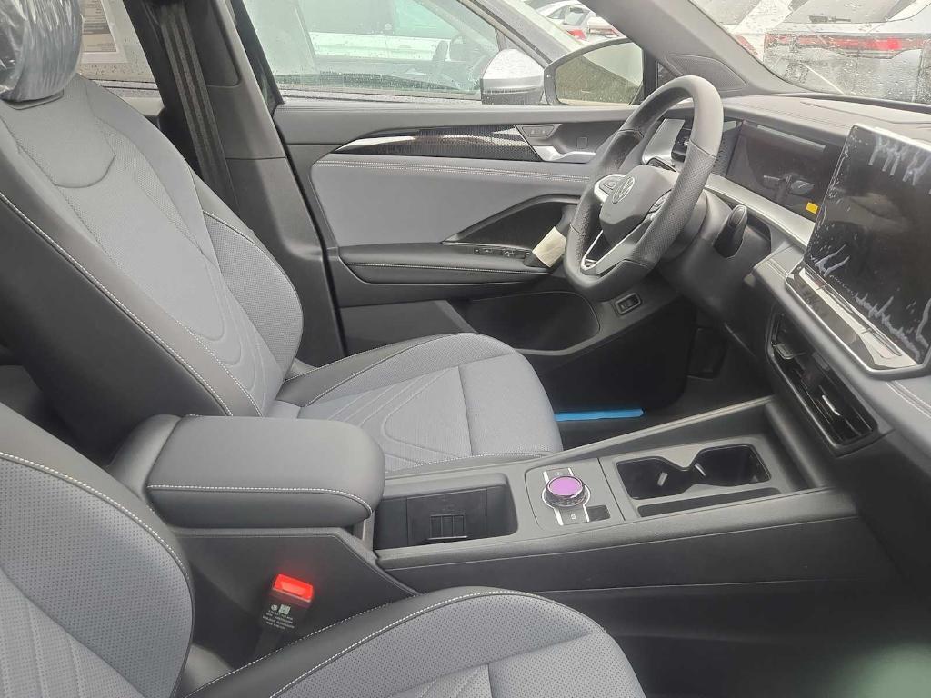 new 2025 Volkswagen Tiguan car, priced at $38,048