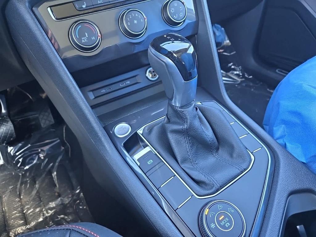 new 2024 Volkswagen Tiguan car, priced at $33,321